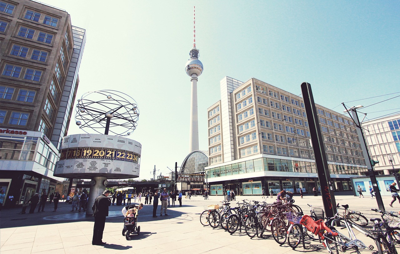 Берлин,город,улица,велосипеды,дома,окна