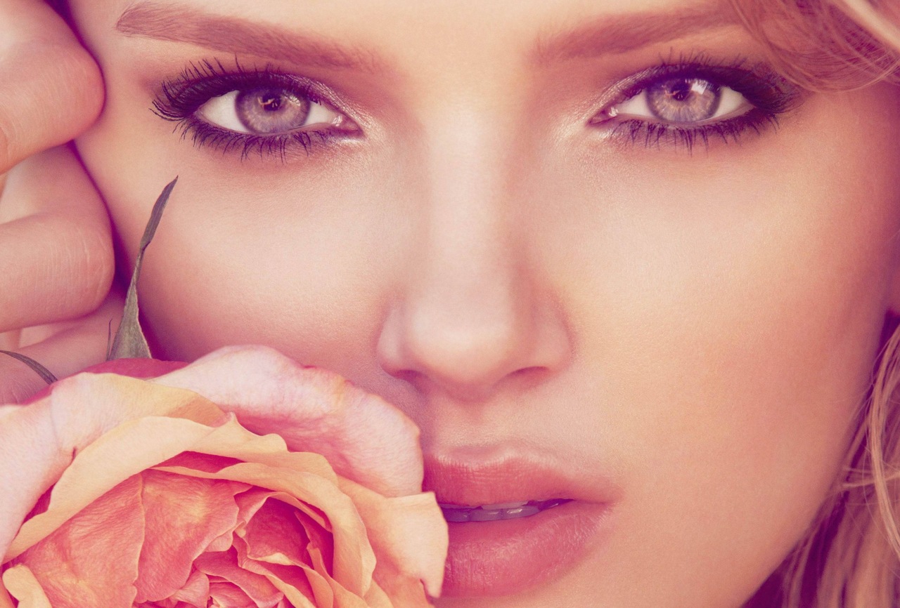 Lily Donaldson,девушка, лицо,роза,глаза,губы